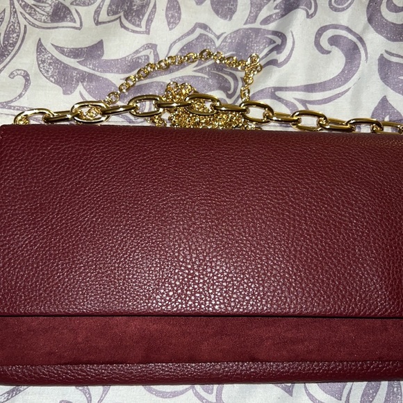 Steve Madden wine color clutch with gold chain straps - Picture 4 of 10